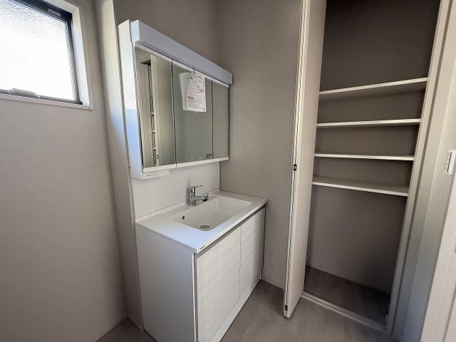 高田5丁目　新築戸建　4棟の独立洗面台