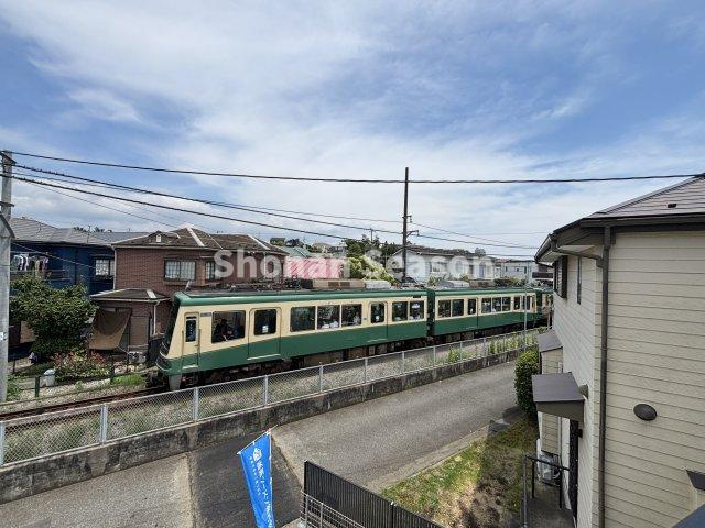 【バルコニー】 | 江ノ電眺望む、穏やかな住環境♪陽当たり＆周辺環境なども含めて見学にいらしてみませんか。