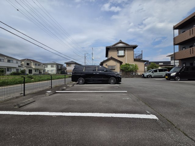 サンモール山下の駐車場