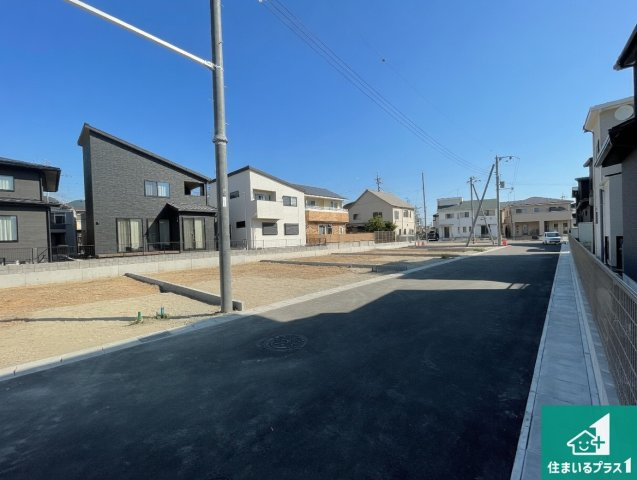★大津市下阪本　第5期　新築一戸建ての前面道路含む現地写真|周辺は落ち着いた街並みの住宅地！子育てがしやすい住環境です！まだ未完成ですが、現地でしかわからない事もございます。是非一度ご覧ください。