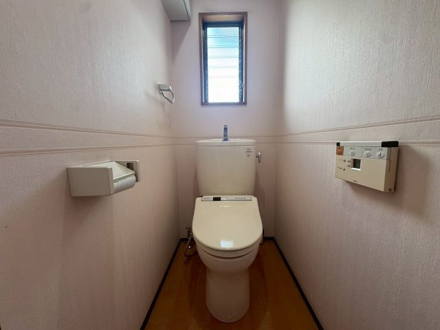 芳田戸建中古のトイレ