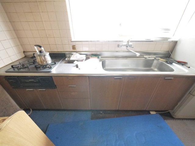 大網白里市細草　中古戸建のキッチン|４LDK　白里海岸まで車約6分　残置物撤去中　間取り図作成中　