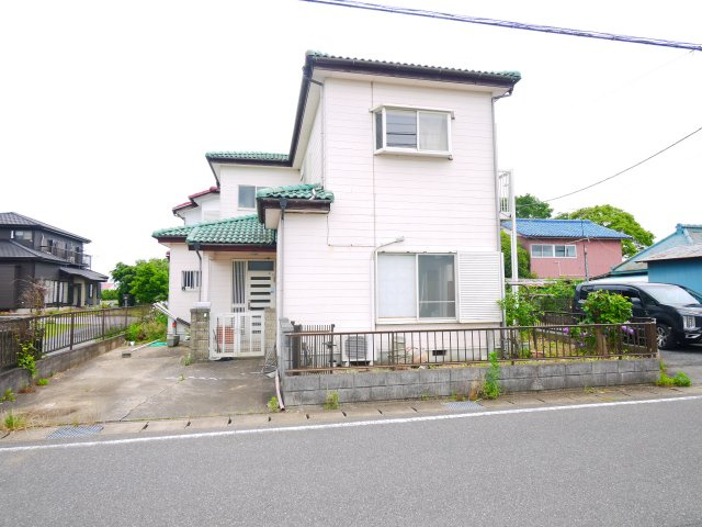 大網白里市細草　中古戸建の外観|４LDK　白里海岸まで車約6分　残置物撤去中　間取り図作成中　