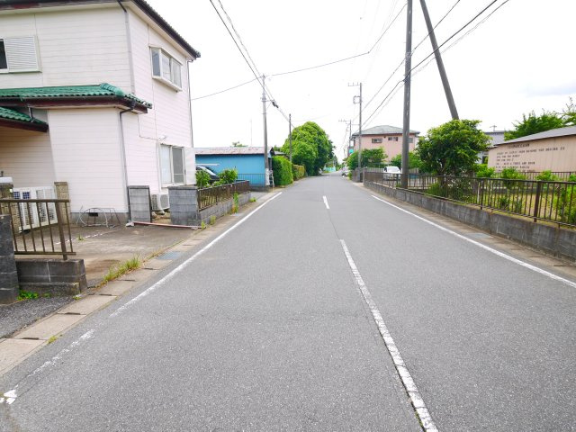 大網白里市細草　中古戸建の前面道路含む現地写真|４LDK　白里海岸まで車約6分　残置物撤去中　間取り図作成中　