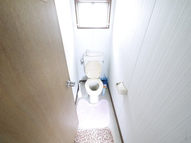 大網白里市細草　中古戸建のトイレ|４LDK　白里海岸まで車約6分　残置物撤去中　間取り図作成中　