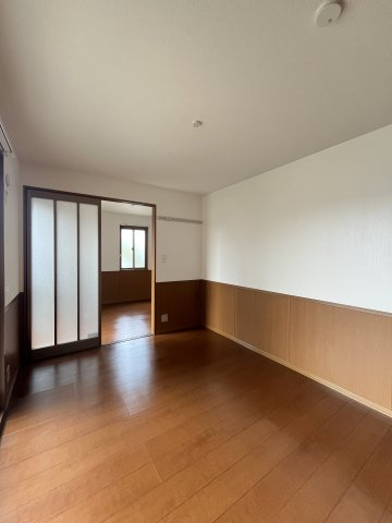 グランシャリオ堀川Ｄ棟の収納|イメージ102号室の写真（反転あり）