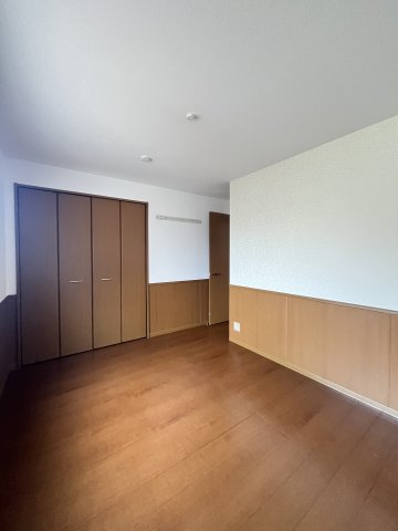 グランシャリオ堀川Ｄ棟の収納|イメージ102号室の写真（反転あり）