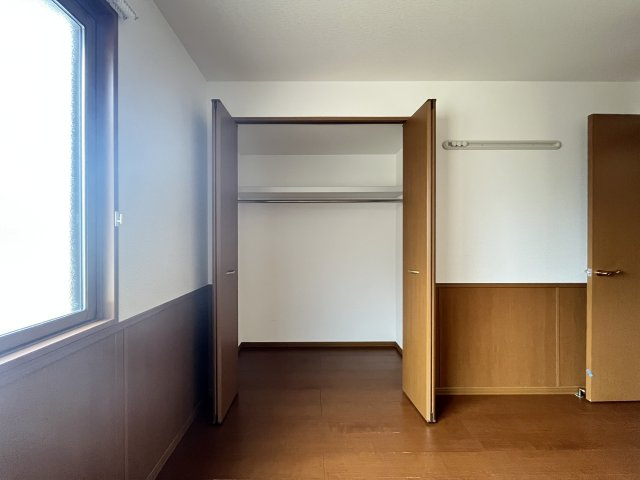グランシャリオ堀川Ｄ棟の収納|イメージ102号室の写真（反転あり）