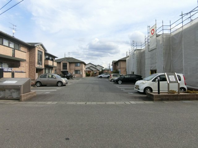 グランシャリオ堀川Ｄ棟の駐車場