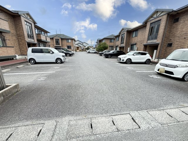 グランシャリオ堀川Ｄ棟の駐車場