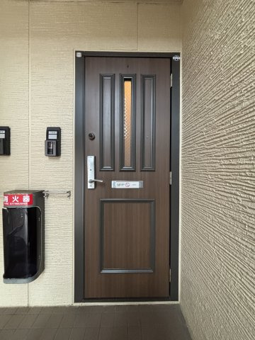 グランシャリオ堀川Ｄ棟の玄関