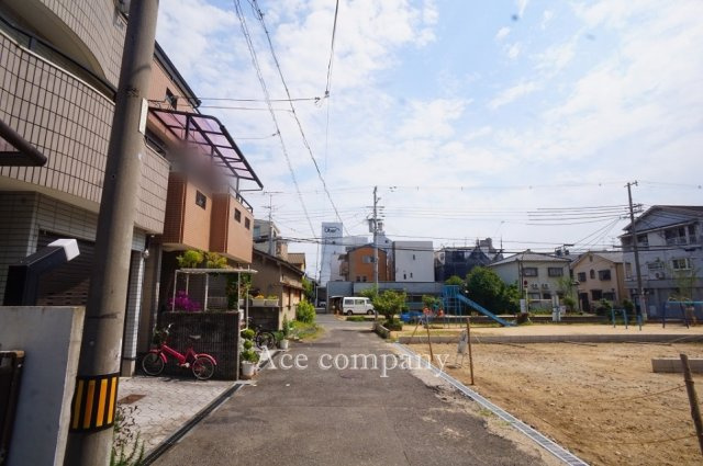 【前面道路含む現地写真】 | 平野区西脇1丁目　【1号棟/全2棟】 | 【前面道路：幅員約4ｍ】