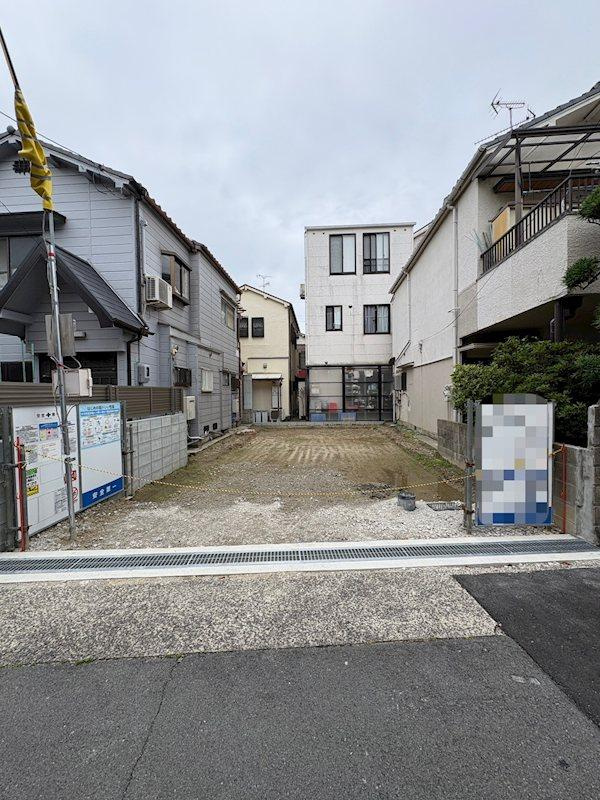 豊中市小曽根4丁目　新築戸建の駐車場|車をお持ちの方に嬉しい駐車場付きの物件です