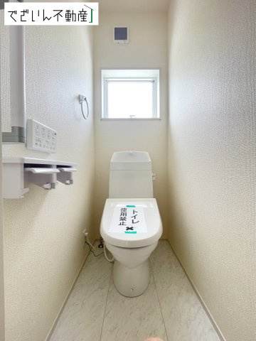 【トイレ】 | Livele Garden.S深谷市稲荷町北第3　【平屋】新築住宅 | ≪2号棟≫
現地(2026年8月撮影)