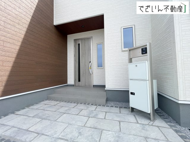 【玄関】 | Livele Garden.S深谷市稲荷町北第3　【平屋】新築住宅 | ≪2号棟≫
現地(2026年8月撮影)
