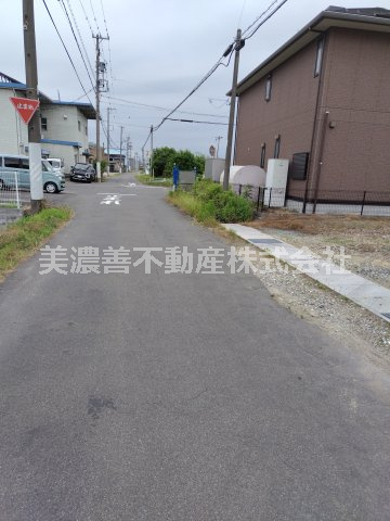 ６７１１６　羽島郡岐南町伏屋二丁目土地の前面道路含む現地写真