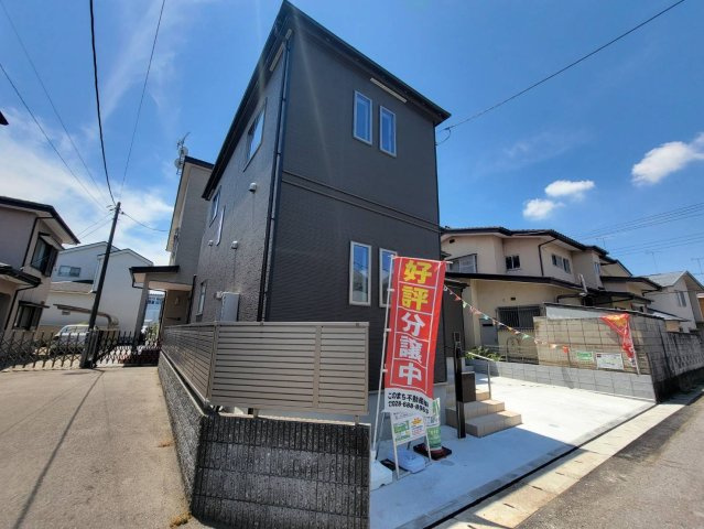 ハートフルタウン 宇都宮市簗瀬3丁目　限定１邸の前面道路含む現地写真|〇新価格〇
長期優良住宅は耐震性、省エネルギー性能に優れ長く安全で快適な暮らしを叶えます。
カースペース並列２台可能です。
※2026年6月撮影