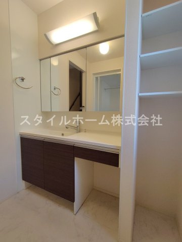 フィールーム歩の独立洗面台|別部屋写真です。