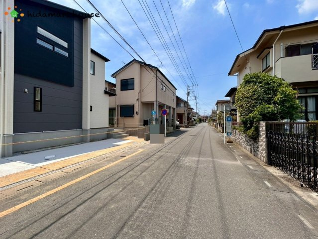 西区中野林　新築戸建　ブルーミング01の前面道路含む現地写真