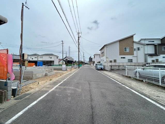 ブルーミングガーデン　一宮市多加木3丁目　全3区画分譲の前面道路含む現地写真|「現地（2026年7月3日）撮影」
■前面道路　
■ヤマダ不動産　株式会社リライフ