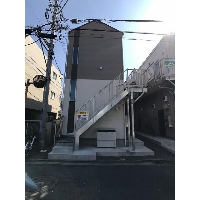 プラージュ鶴間の外観