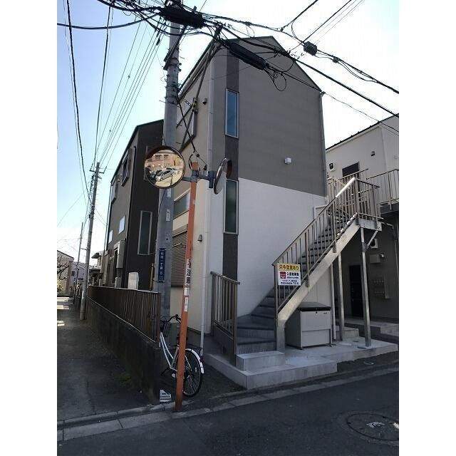 プラージュ鶴間の外観