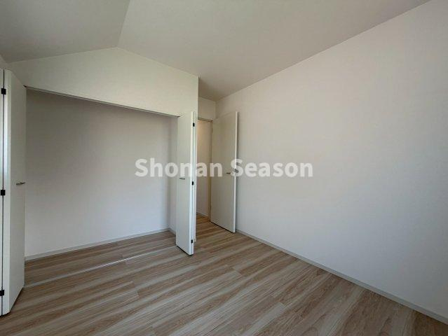 【収納】 | 各居室に収納完備し、お部屋ごとしっかり荷物が片付きます。