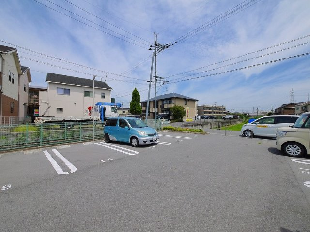 グレース・ヴィレの駐車場|車をお持ちの方に嬉しい駐車場付きの物件です