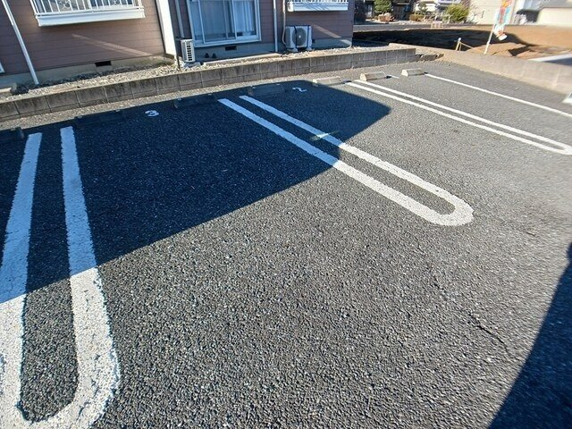 ハイツカミフジの駐車場