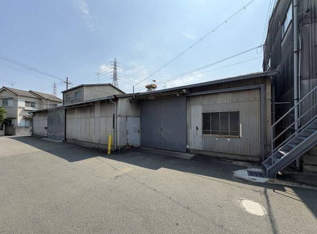 羽曳野市壷井倉庫の外観