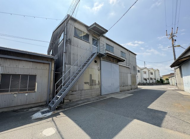 羽曳野市壷井倉庫の外観