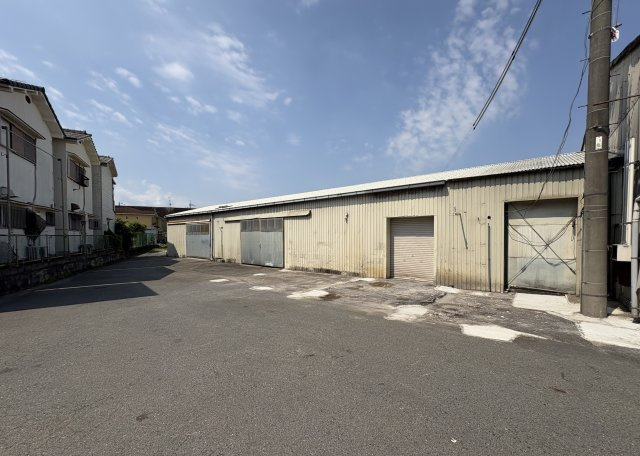 羽曳野市壷井倉庫の外観