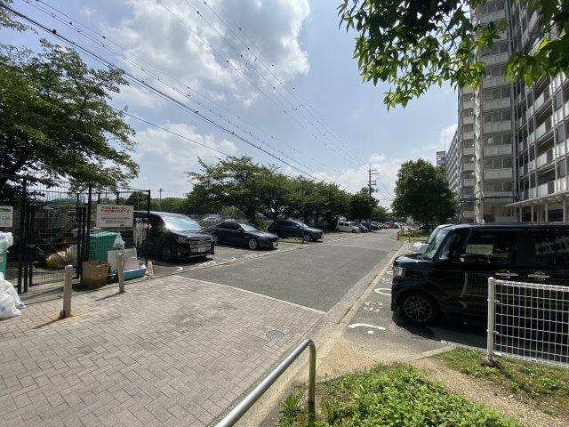 津久野南1号棟の駐車場