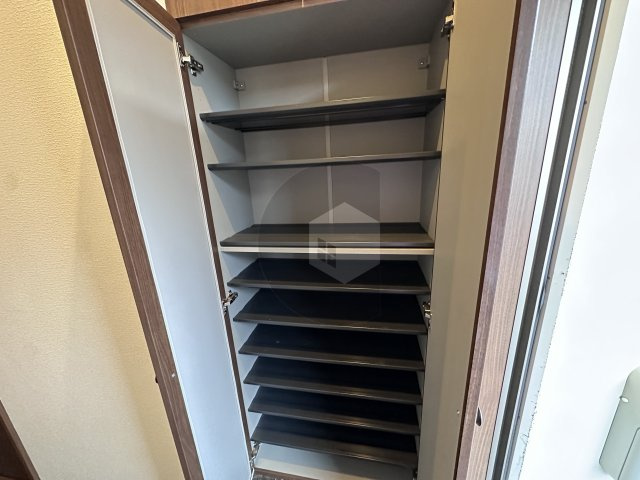 プレセアコート花園 B棟の収納