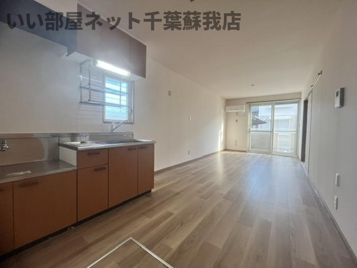 ファーストヴューラ　八番館の居間・リビング|ゆったりとした居間です