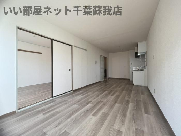 ファーストヴューラ　八番館の居間・リビング|使いやすい居間です