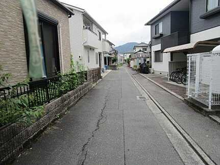 安佐南区川内２丁目の前面道路含む現地写真