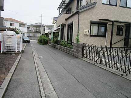 安佐南区川内２丁目の前面道路含む現地写真