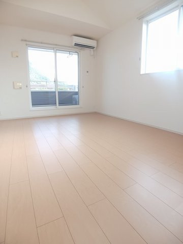 ＪａｄｅＨｏｕｓｅ　Ｄの居間・リビング|ゆったりとしたリビングです