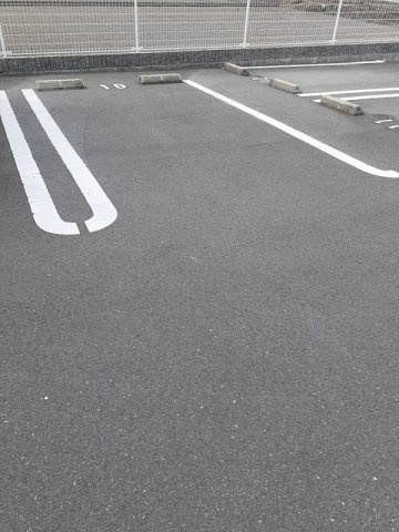 カーサ・クレストの駐車場|駐車場に車を止められます