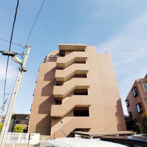 スクエアタワーの外観