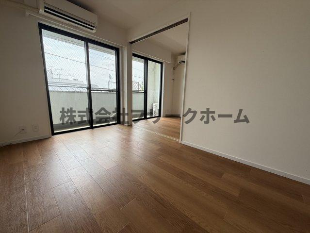三鷹市井の頭５丁目の賃貸マンションの居間・リビング
