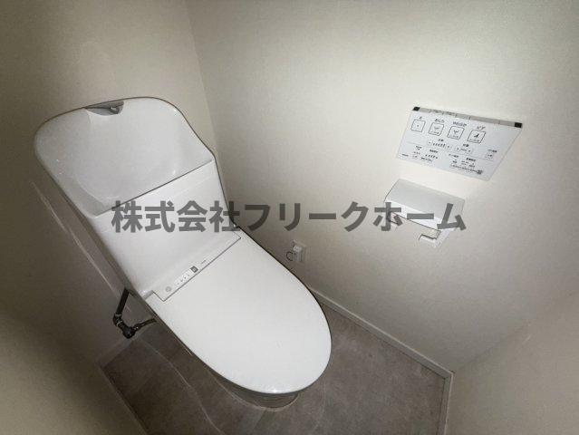 三鷹市井の頭５丁目の賃貸マンションのトイレ