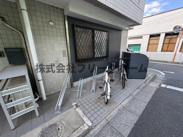 三鷹市井の頭５丁目の賃貸マンションのエントランス