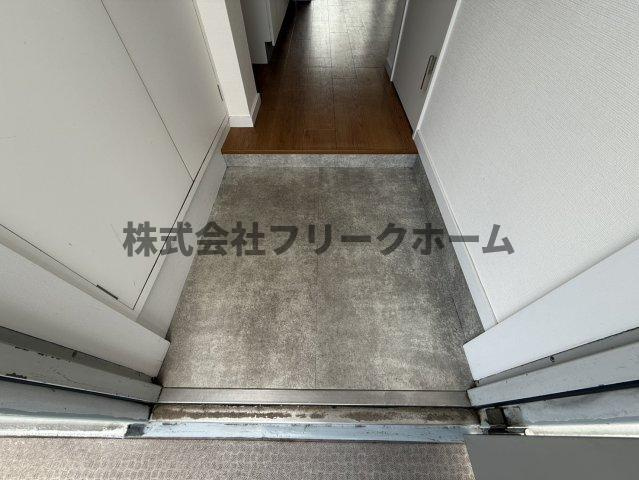 三鷹市井の頭５丁目の賃貸マンションの玄関