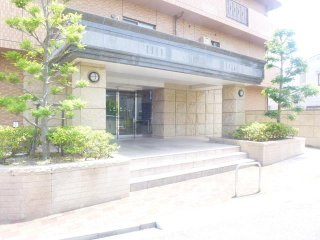 高級感のあるマンション入り口です♪