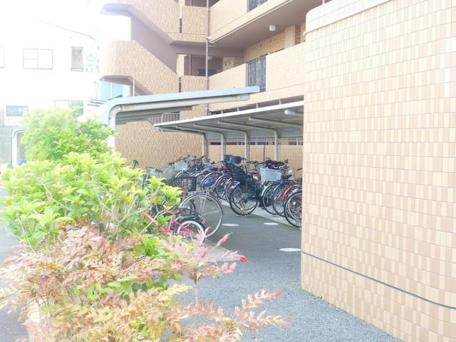自転車置き場もあります♪