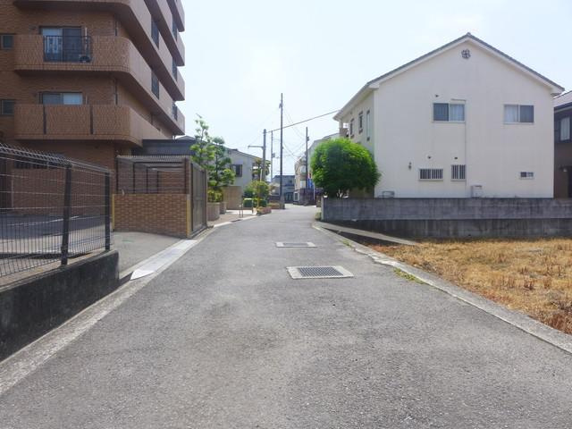 徒歩圏内にスーパーやコンビニ等があり、周辺施設充実してます♪
