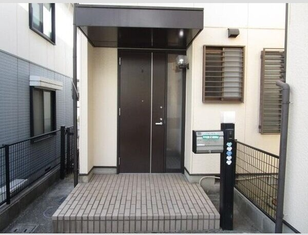 大原町貸家のエントランス