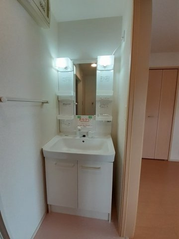 ルラーシュⅡの洗面所|明るい洗面所です